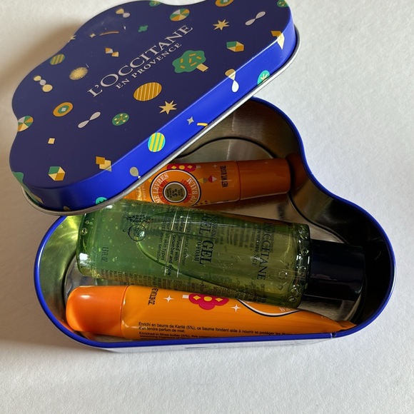 L'Occitane En Provence lip balms and facial cleanser in Holiday tin - Picture 5 of 8